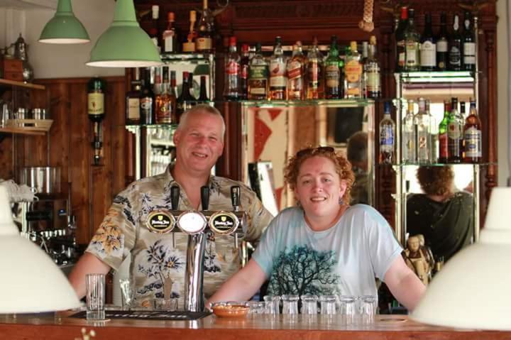 Eetcafe/Pension Nooitgedacht Strijen 外观 照片
