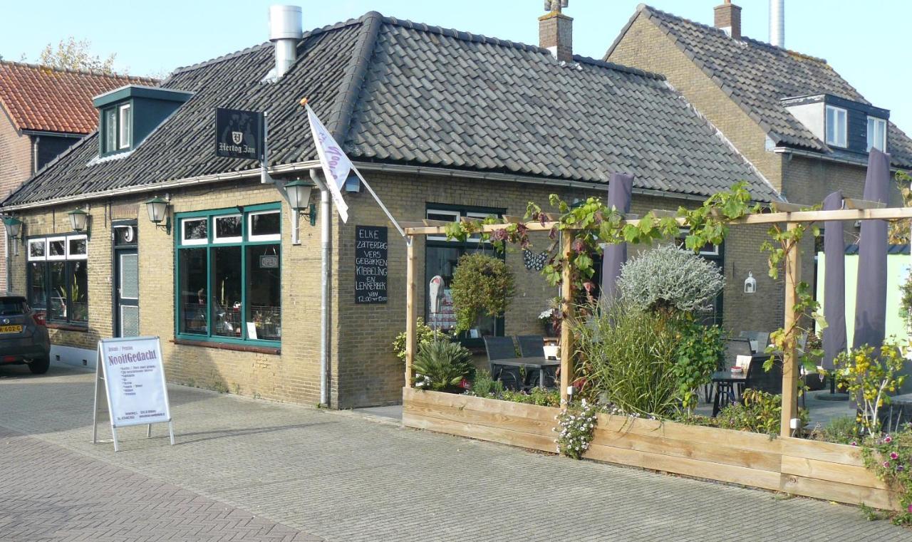 Eetcafe/Pension Nooitgedacht Strijen 外观 照片